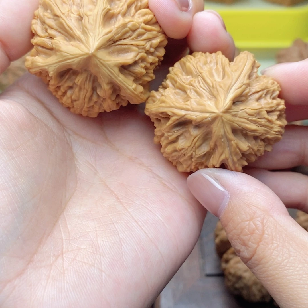 文玩核桃吊坠忘*草文山三棱207号