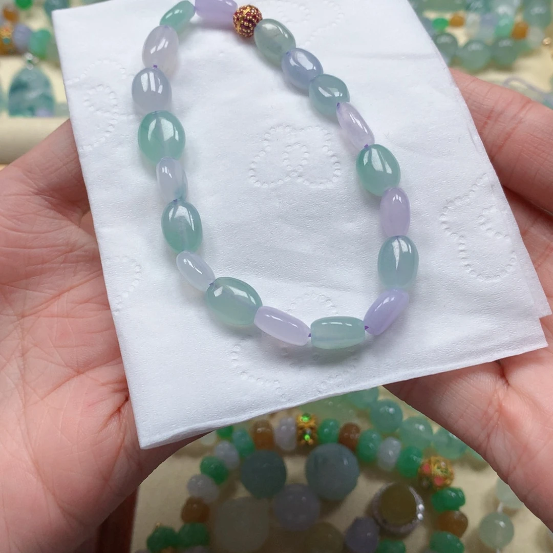 翡翠未镶嵌颈饰是