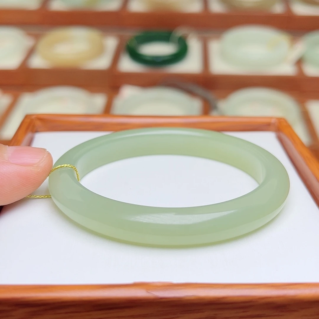 和田玉手镯未镶嵌50