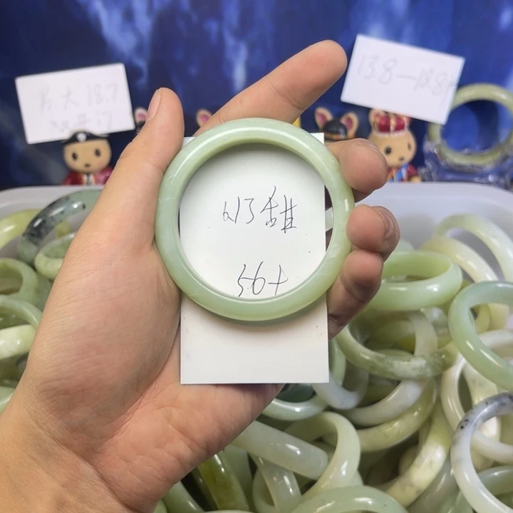 蛇纹石玉手镯未镶嵌6***甜