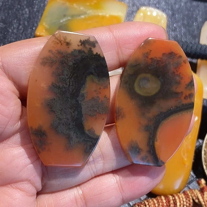 石英质玉（黄龙玉）未镶嵌颈饰