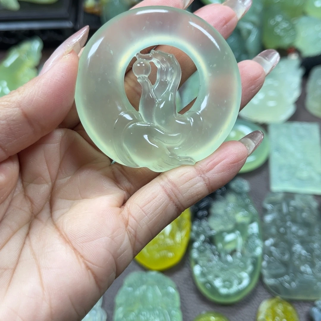 蛇纹石玉未镶嵌颈饰