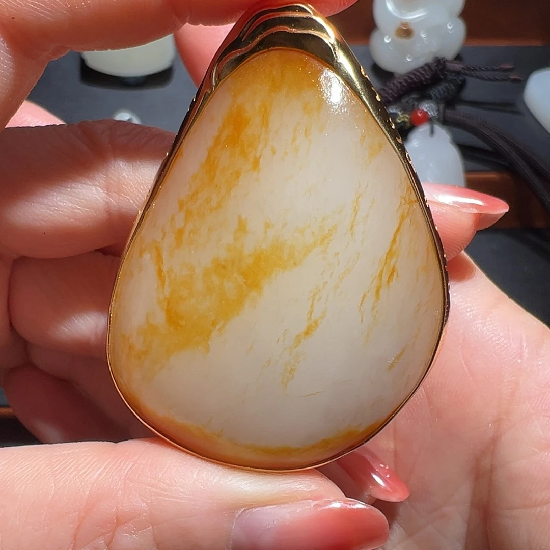 和田玉18K金镶嵌颈饰