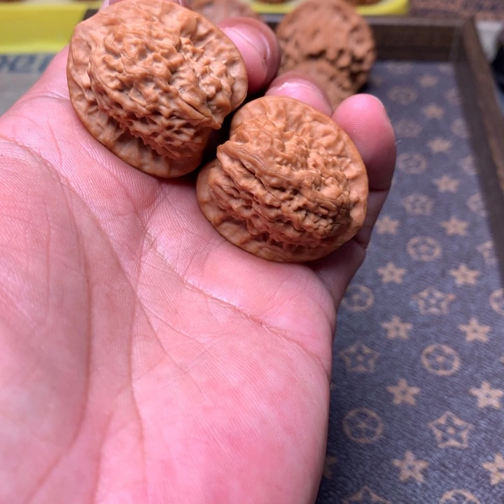 吊坠桃核关关好看