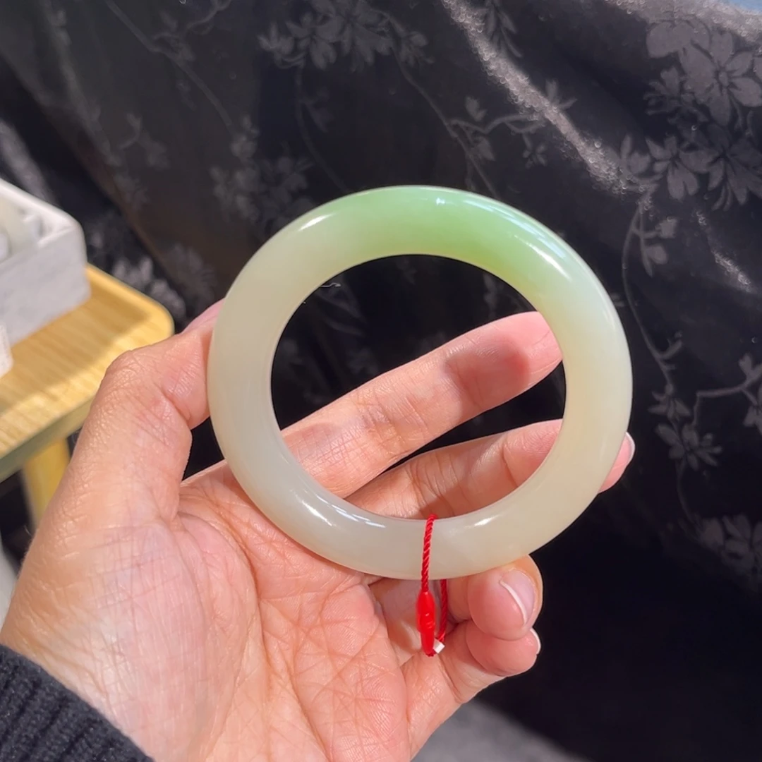 和田玉未镶嵌手镯  「翠青」微瑕