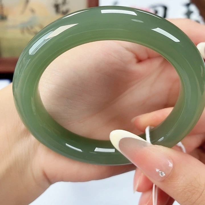 和田玉未镶嵌手镯