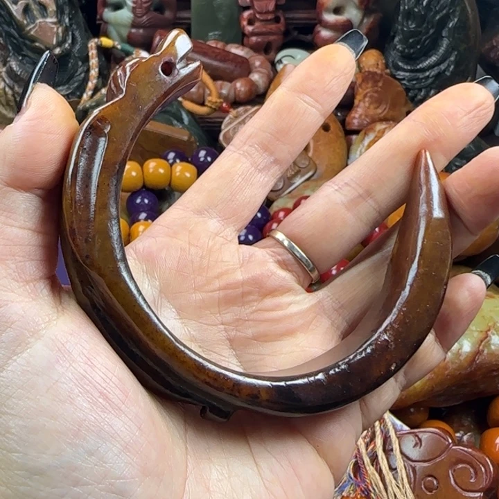 未镶嵌透闪石质玉珠宝奇石