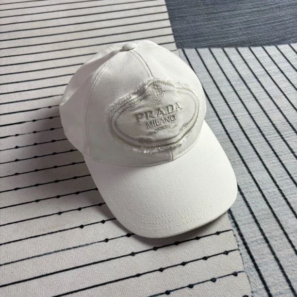 95新 Prada/普拉达 Prada白色字母棒球帽