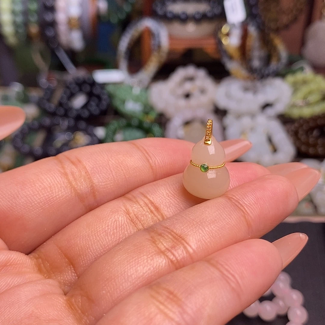 和田玉未镶嵌颈饰藕粉老熟料金镶葫芦