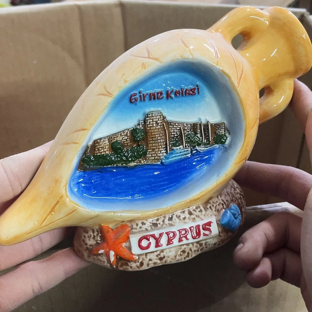 摆件   封釉。  微瑕。