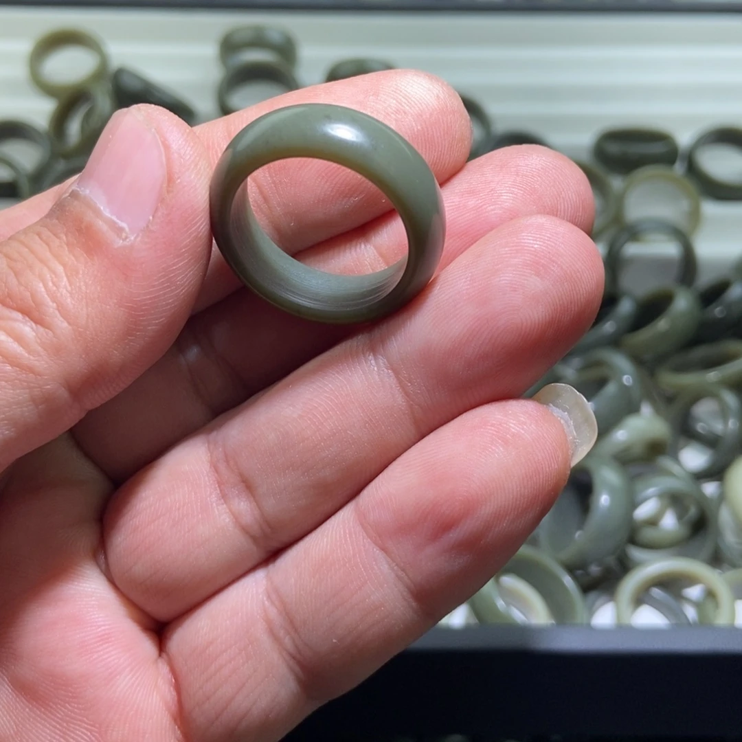 东***置和田玉（糖玉）未镶嵌手链