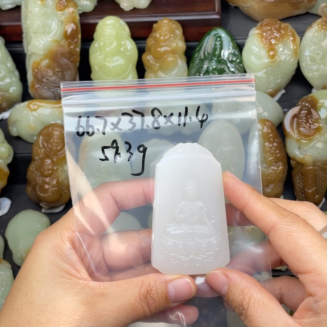 兔***兔和田玉未镶嵌颈饰