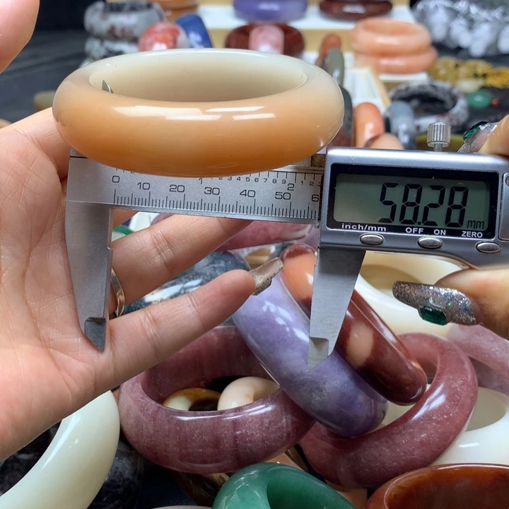 未镶嵌手镯石英质玉