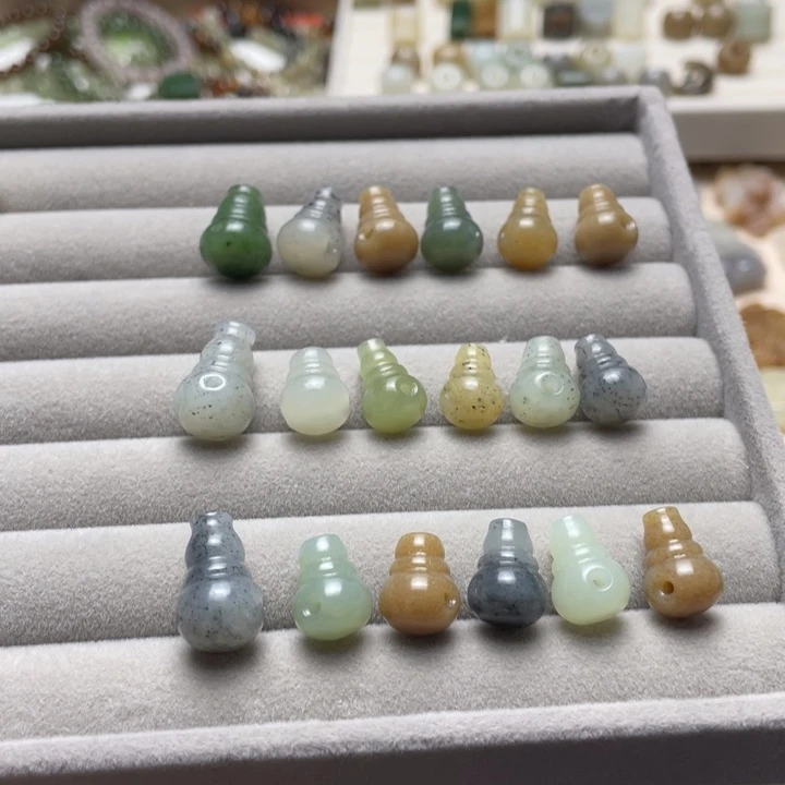 颈饰未镶嵌和田玉一个