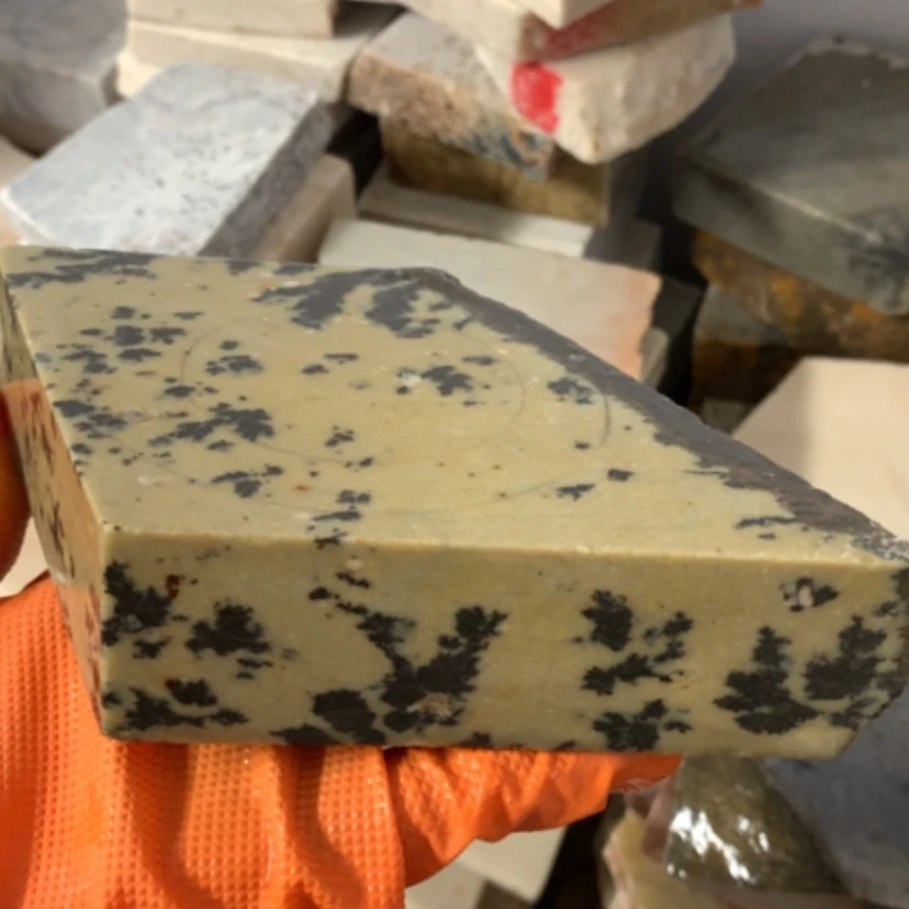 【闪购商品】未镶嵌手镯石英岩玉奶茶草花