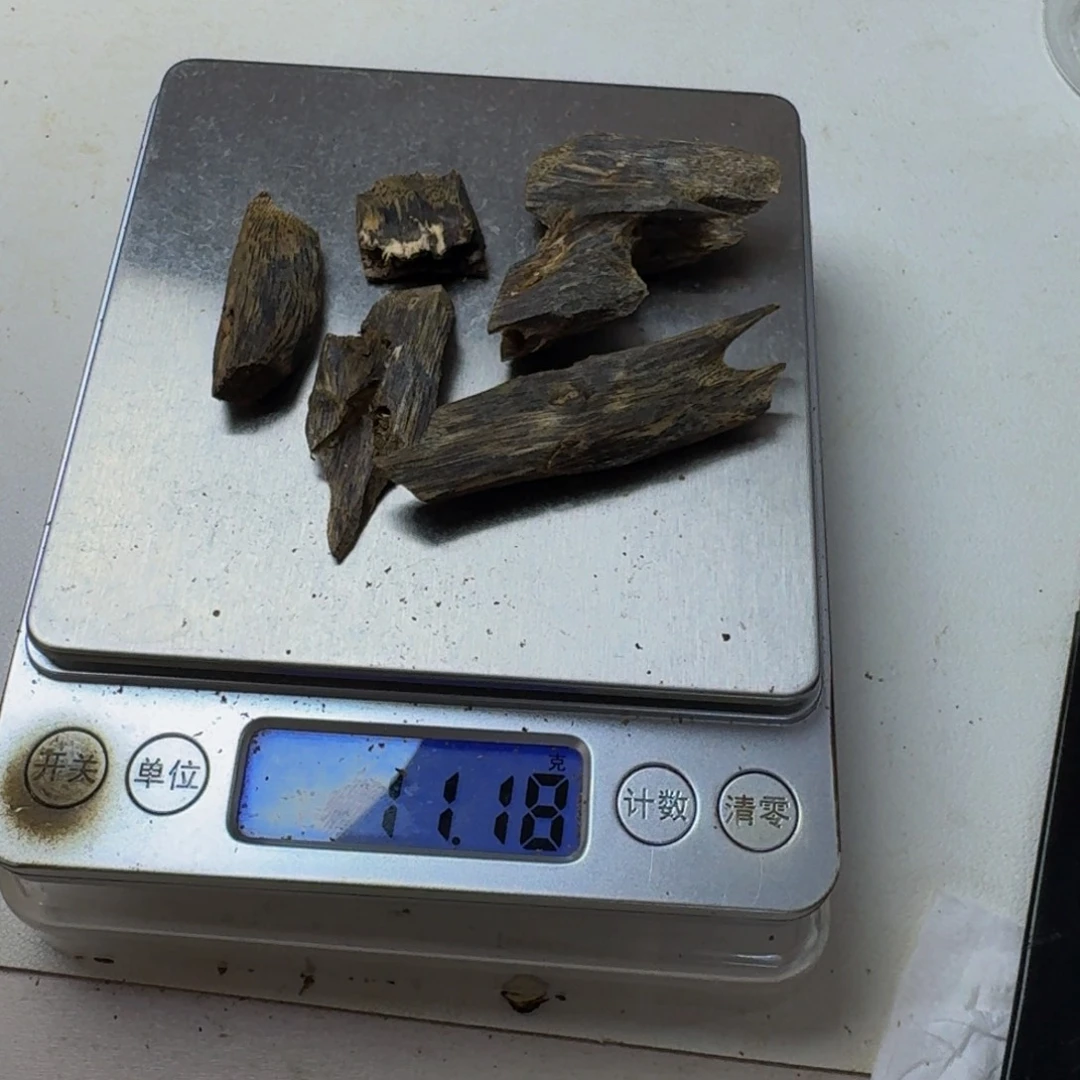 肘***子沉香沉香碎屑绿棋香史一号11克