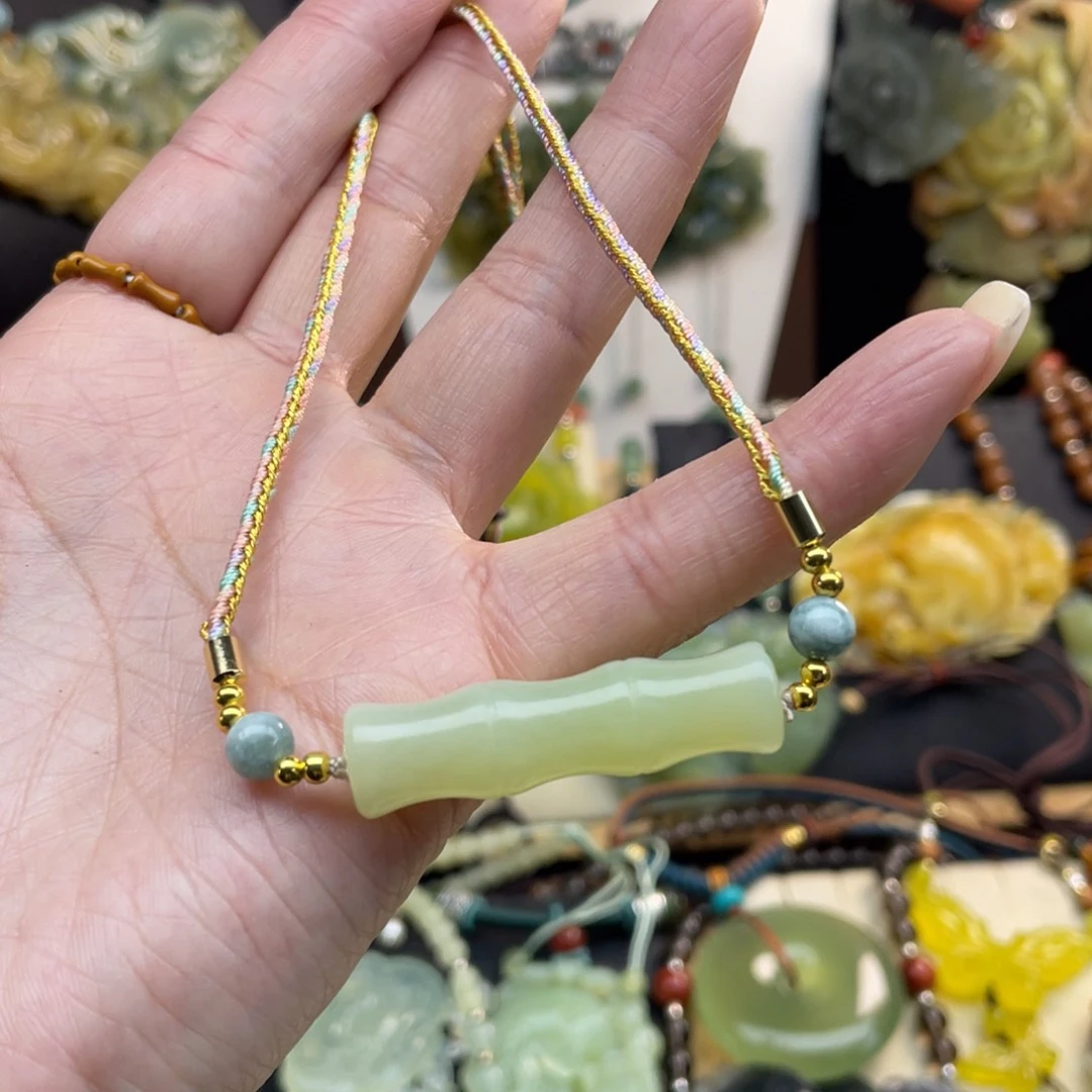 蛇纹石玉颈饰未镶嵌