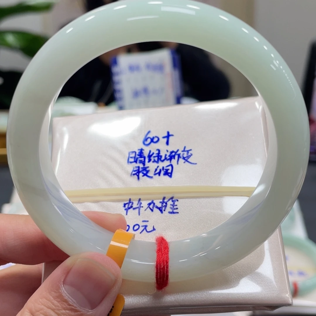 翡翠未镶嵌手镯翡翠