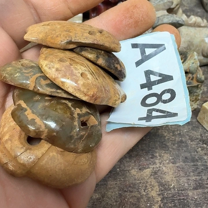 和田玉颈饰未镶嵌陈****）