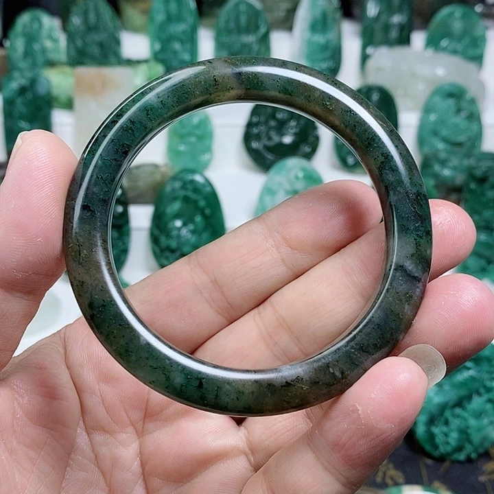 未镶嵌独山玉颈饰