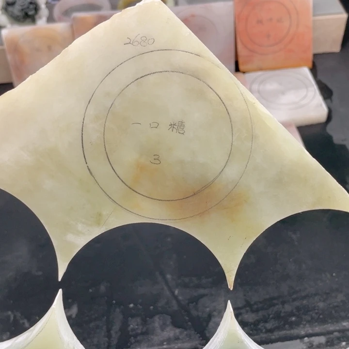 和田玉未镶嵌手镯定制