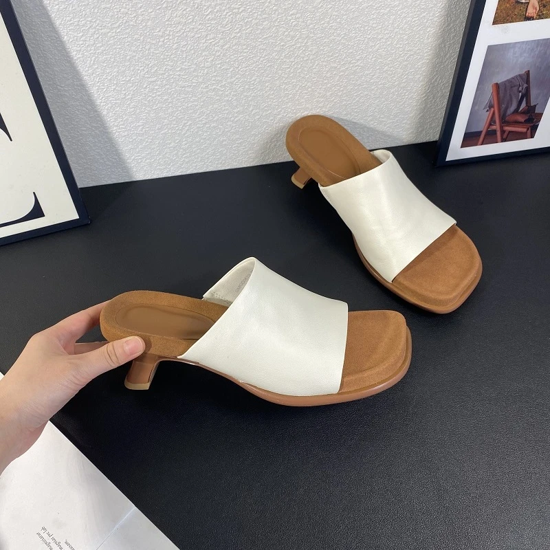 欧货女鞋2025夏季新款时髦舒适小羊皮百搭凉拖鞋女休闲优雅小方跟