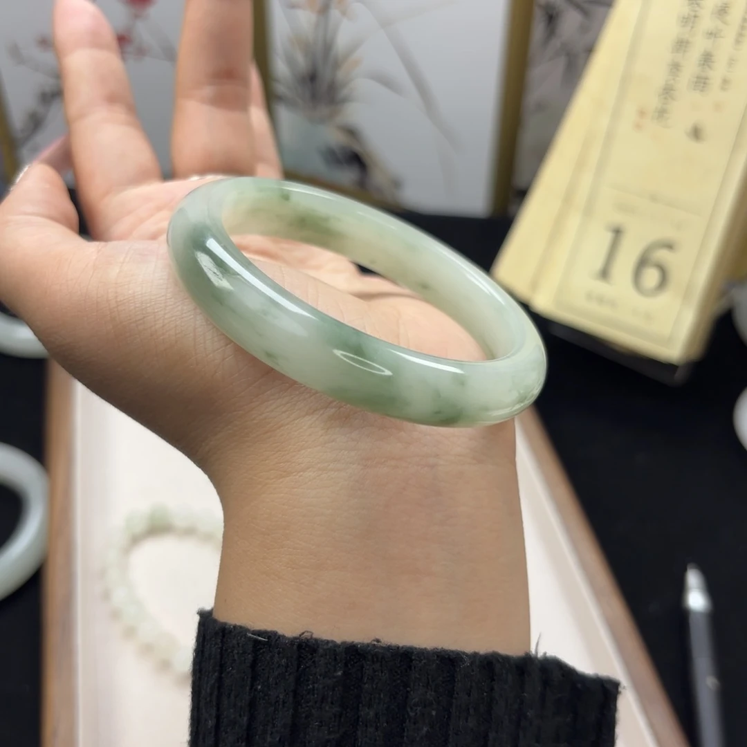 石英质玉手镯未镶嵌肥**泡