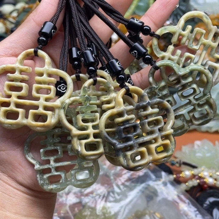 蛇纹石玉未镶嵌吊坠