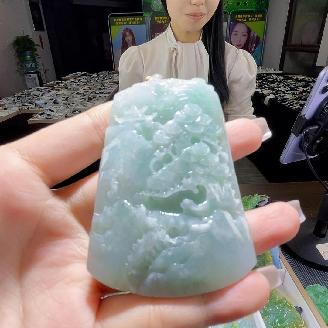 颈饰未镶嵌翡翠一个