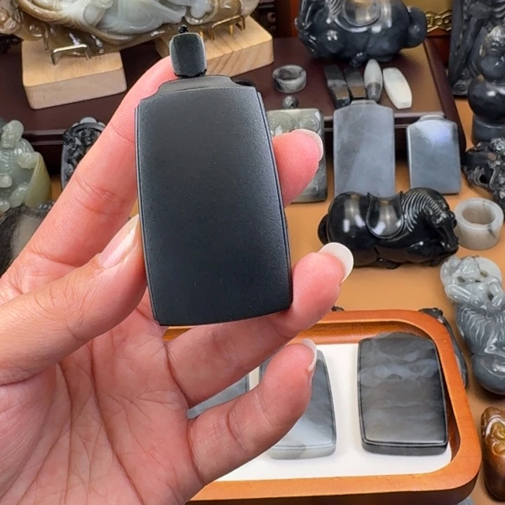 隐***昏和田玉未镶嵌颈饰