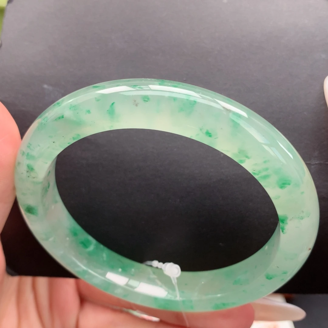未镶嵌手镯石英质玉