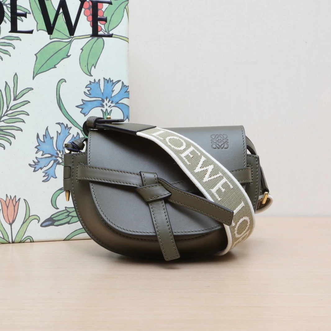 99新 LOEWE/罗意威 【娇】马鞍斜跨包 MINI宽肩带 皮革C 805827