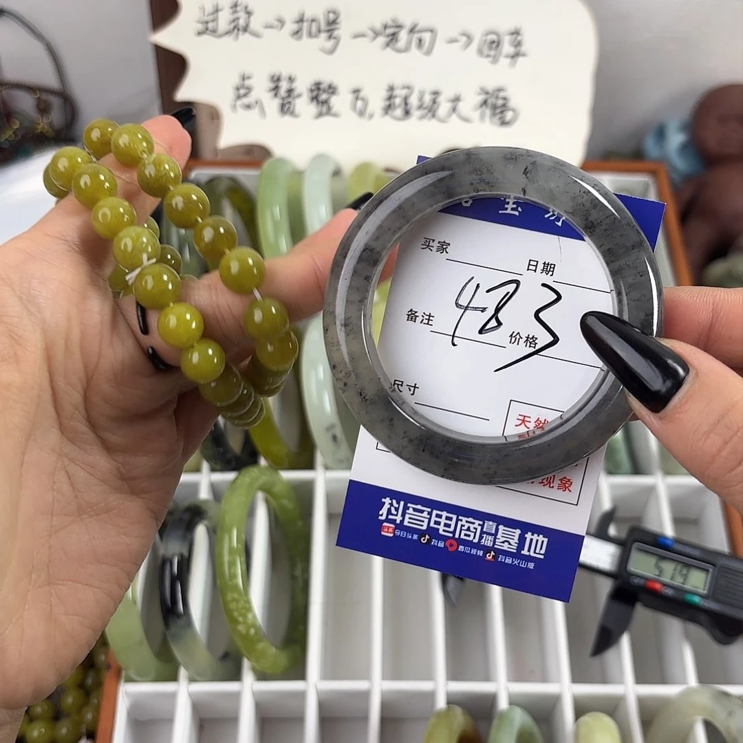 蛇纹石玉手镯未镶嵌滴*溜