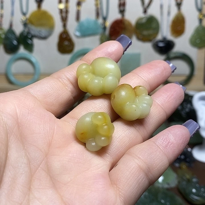 蛇纹石玉吊坠未镶嵌