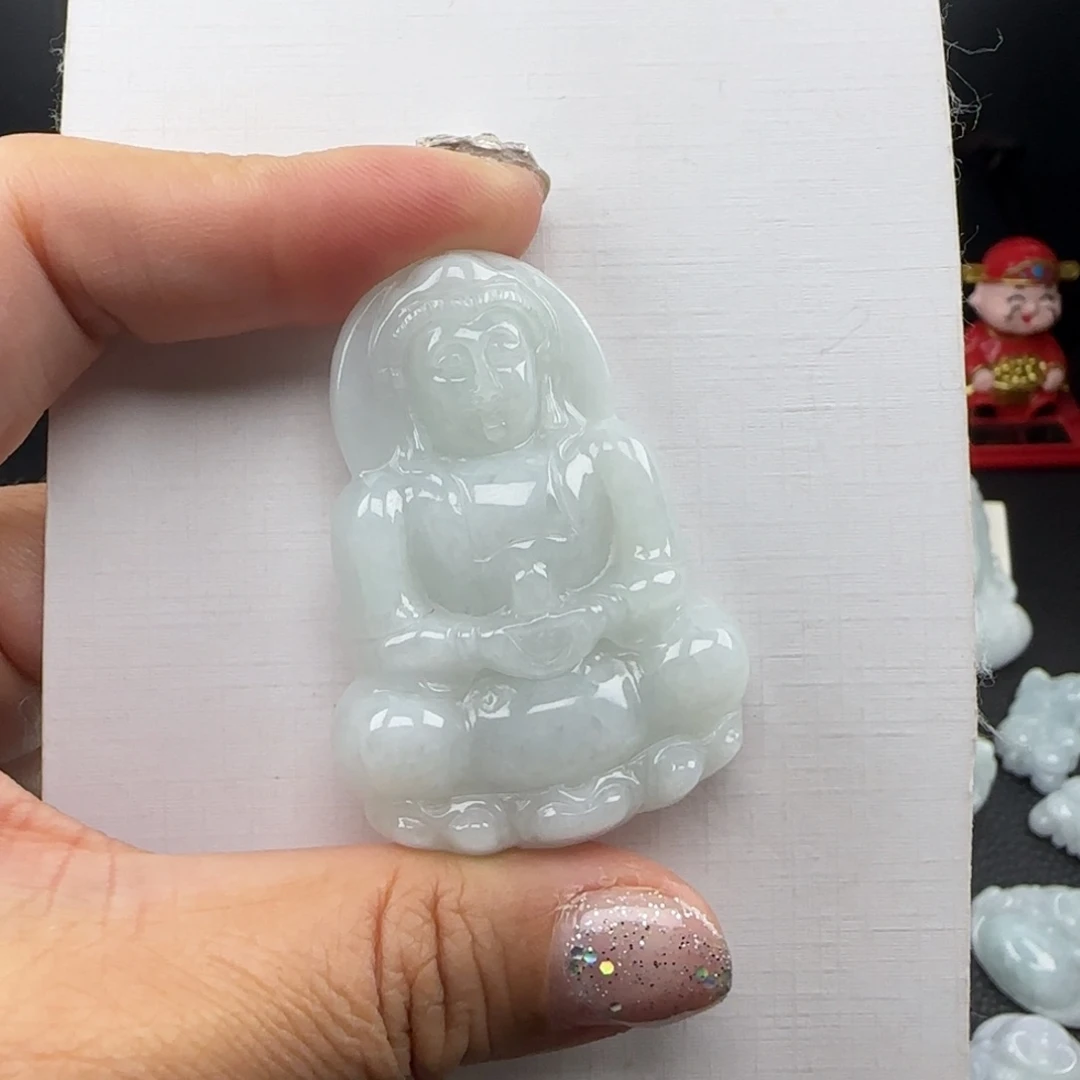 听***.翡翠未镶嵌颈饰观音