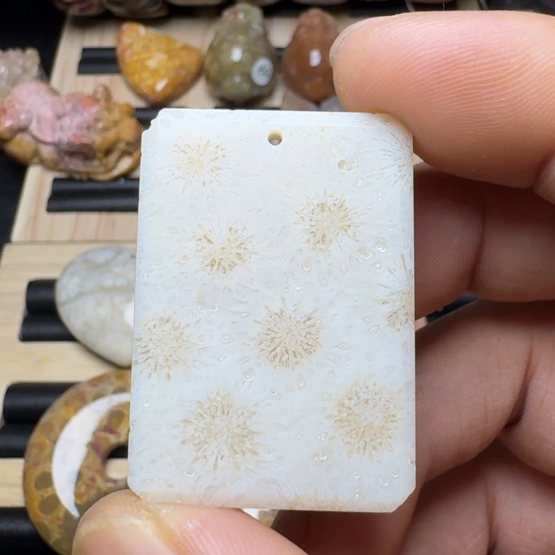 未镶嵌纯天然色有机玉石保真色硅化玉