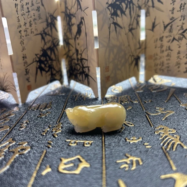 和田玉新疆且末糖白貔貅吊坠