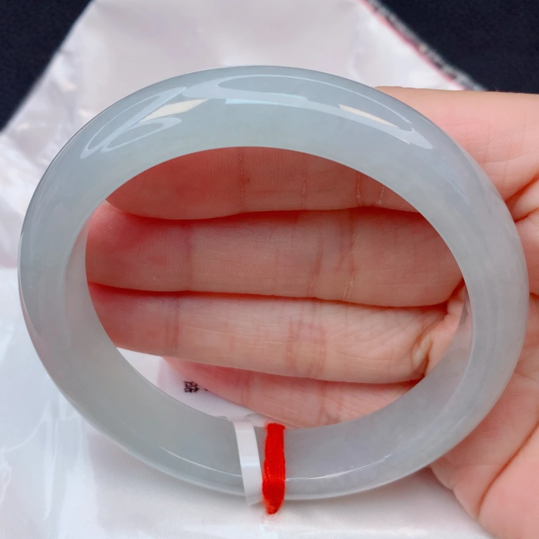 翡翠未镶嵌手镯58.6圈 细糯冰浅蓝底冰胶润有纹