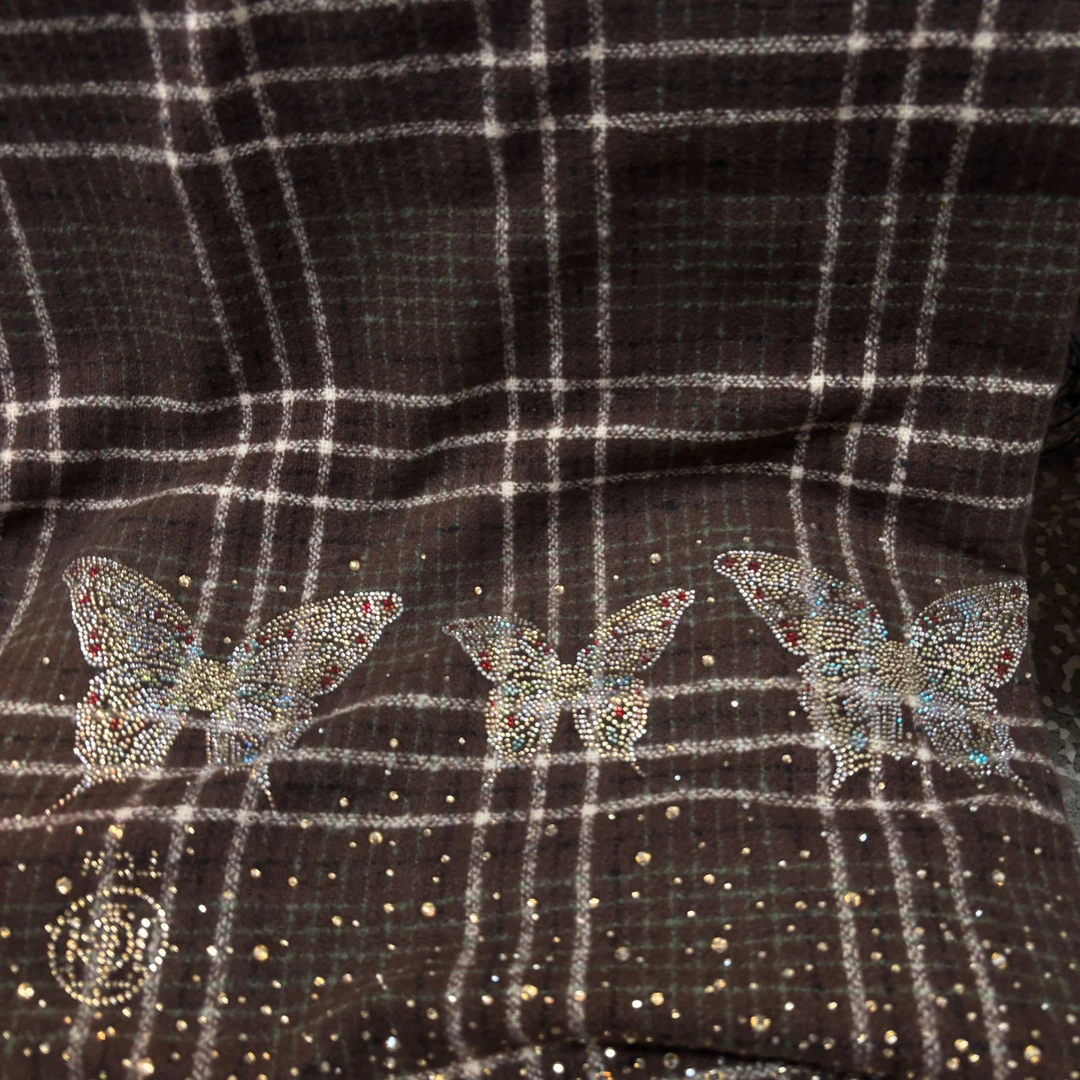 私服TCH-轻奢美拉德蝴蝶格子烫钻百搭围巾T72C45E5043