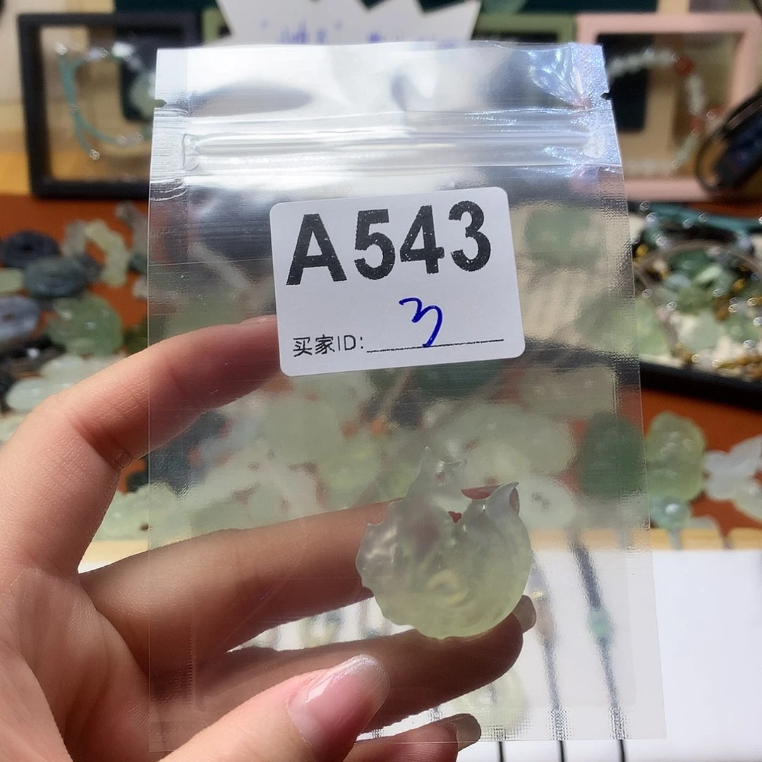 蛇纹石玉颈饰合金女***、