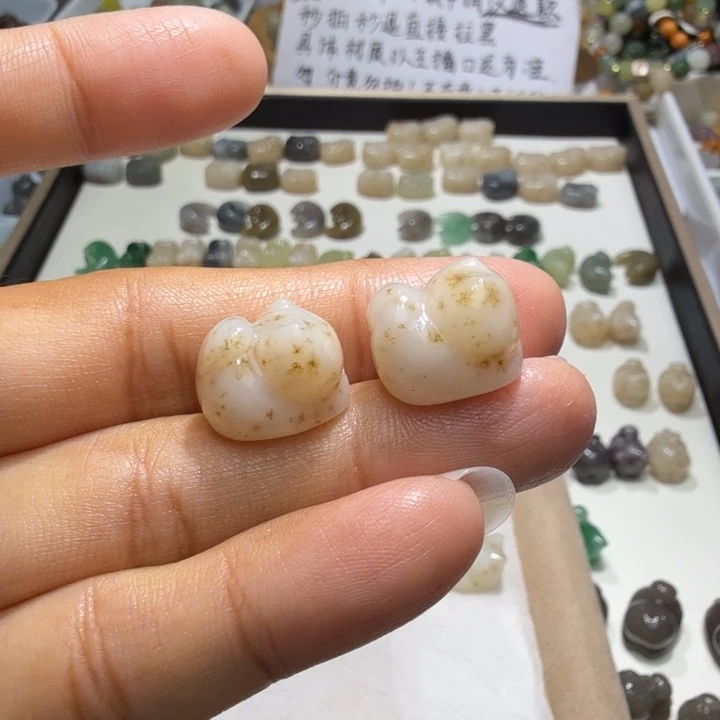 苏***婆和田玉未镶嵌珠宝奇石