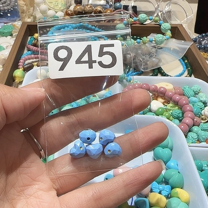 泼****无非金属时尚手链