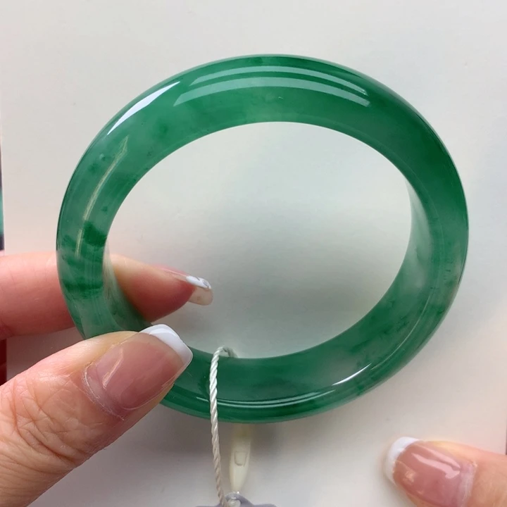 未镶嵌手镯石英质玉
