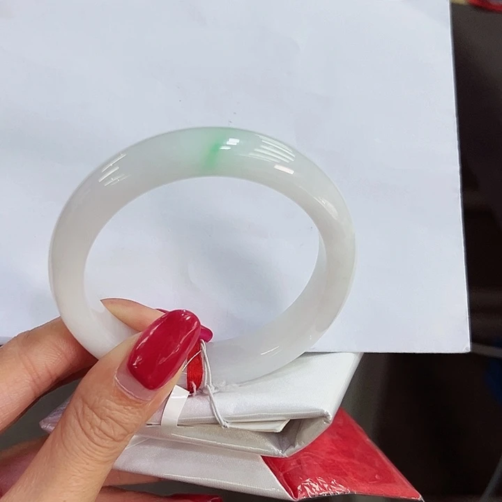 翡翠手镯未镶嵌翡翠手镯16