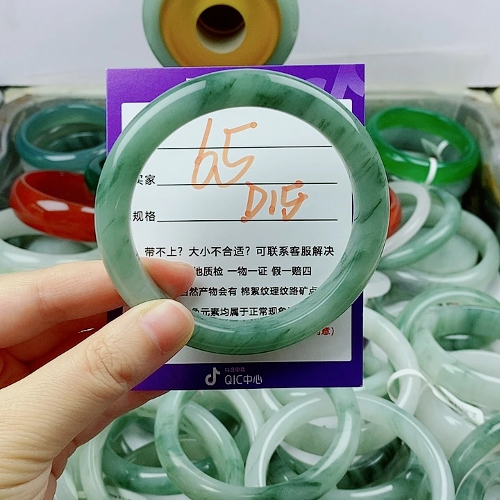 李***姐未镶嵌手镯石英质玉（金丝玉）