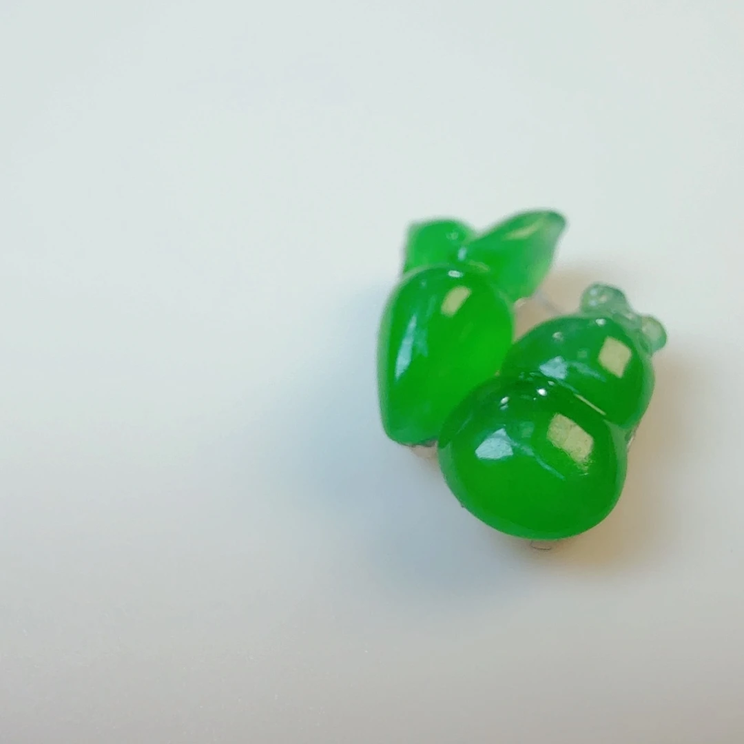 翡翠裸石满绿箩卜葫芦