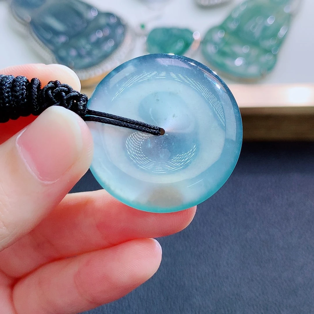 翡翠挂件未镶嵌翡翠