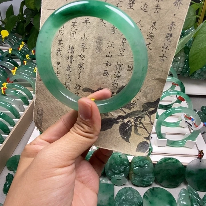 未镶嵌手镯石英质玉