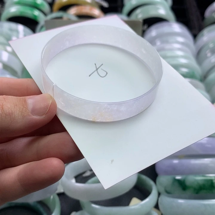 R***L翡翠未镶嵌手镯公主