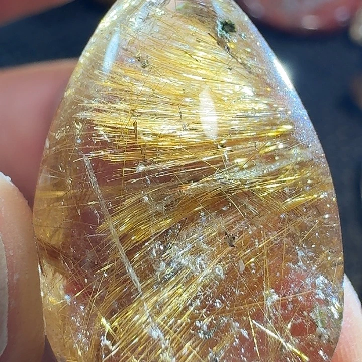 不***德未镶嵌颈饰水晶好